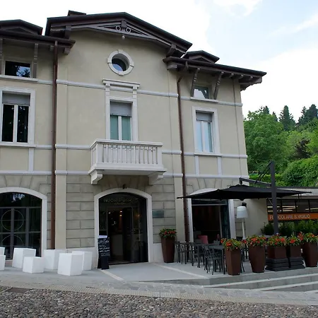 富力门之家旅馆 4* 贝尔加莫